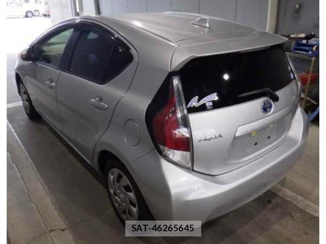 Toyota AQUA 2015-09 8342648-4