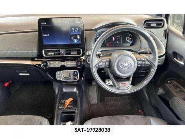 Toyota AQUA 2023-07 8342656-2