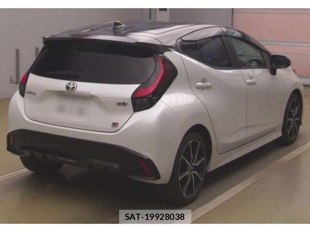 Toyota AQUA 2023-07 8342656-4