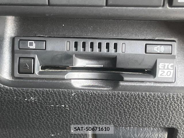 Toyota AQUA 2022-07 8342843-5