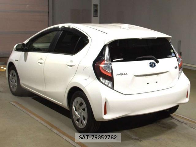 Toyota AQUA 2019-07 8342986-1