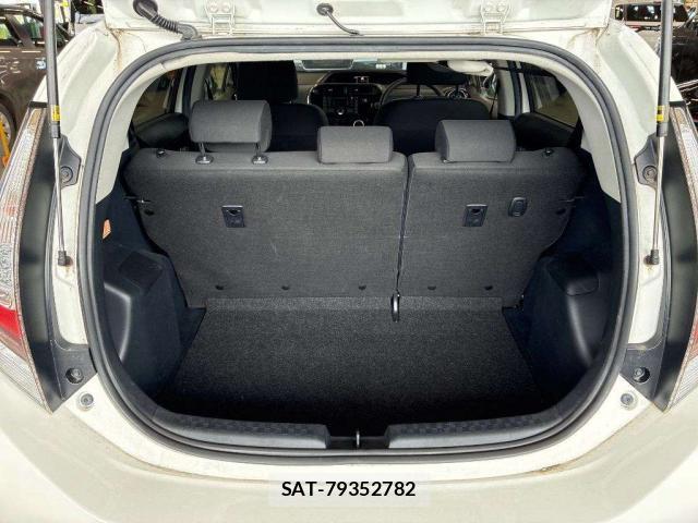 Toyota AQUA 2019-07 8342986-3