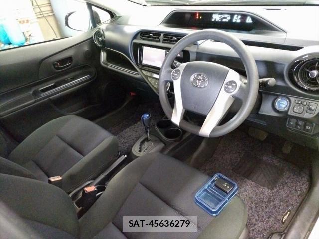 Toyota AQUA 2017-04 8343008-2