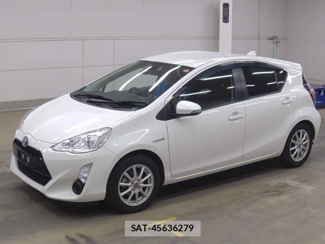 Toyota AQUA 2017-04 8343008-4