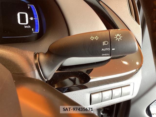 Toyota AQUA 2025-02 8343029-16