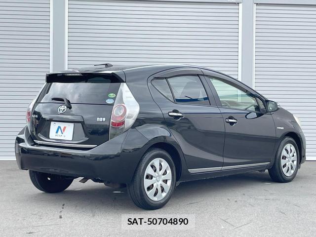 Toyota AQUA 2013-09 8343350-15