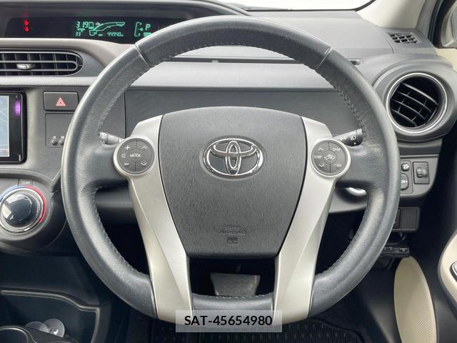 Toyota AQUA 2013-04 8343352-10