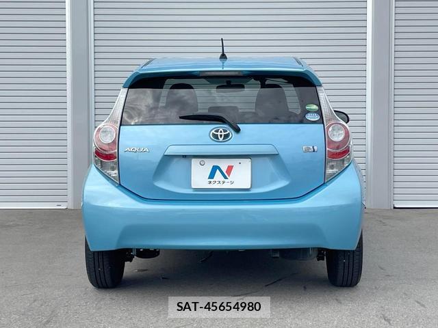Toyota AQUA 2013-04 8343352-14