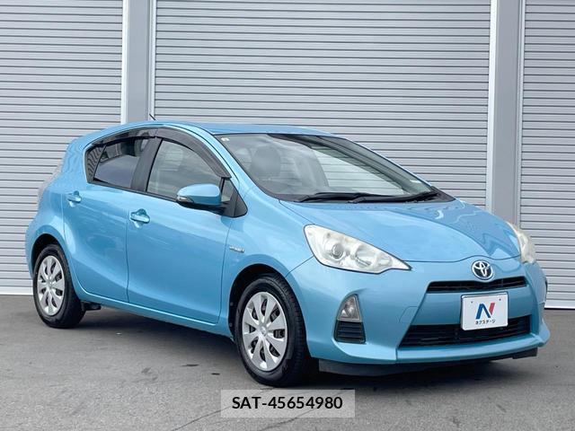 Toyota AQUA 2013-04 8343352-15