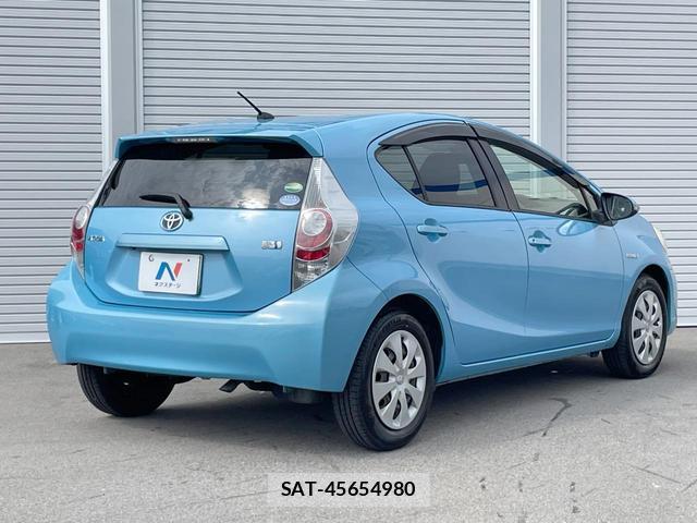 Toyota AQUA 2013-04 8343352-16