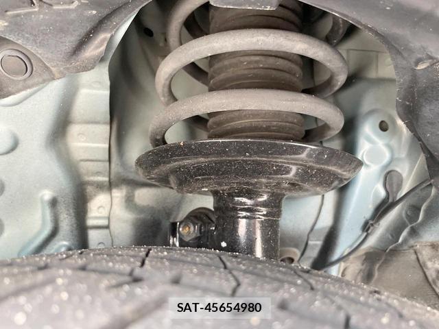Toyota AQUA 2013-04 8343352-19