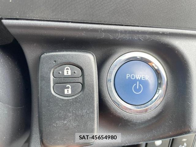 Toyota AQUA 2013-04 8343352-5