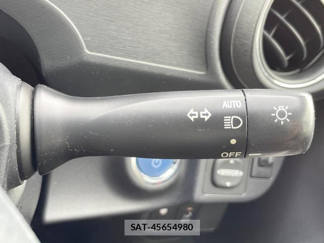 Toyota AQUA 2013-04 8343352-6