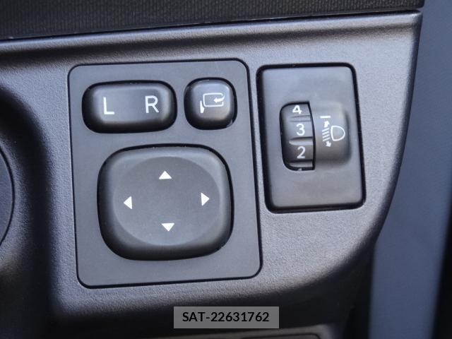Toyota AQUA 2014-06 8343387-16
