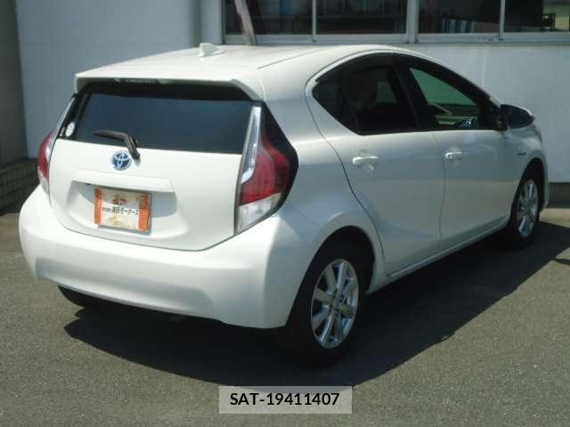 Toyota AQUA 2016-06 8343477-1