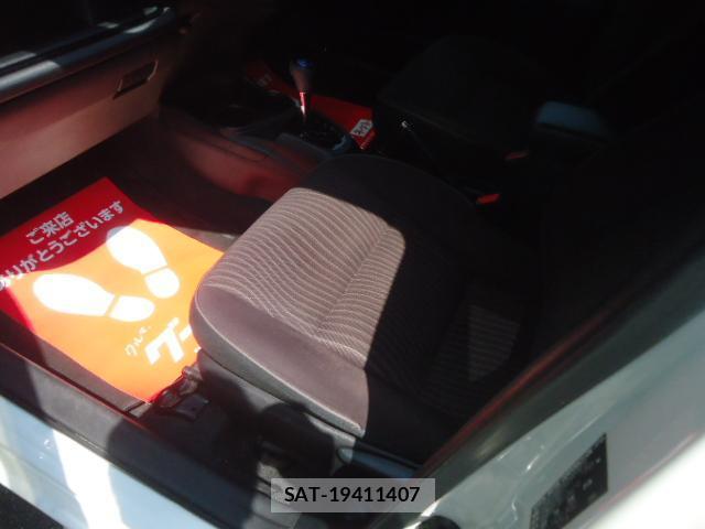 Toyota AQUA 2016-06 8343477-11