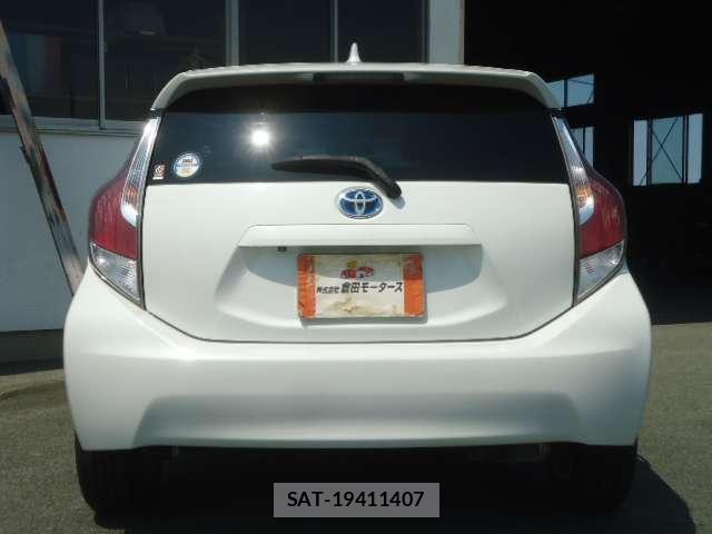 Toyota AQUA 2016-06 8343477-16