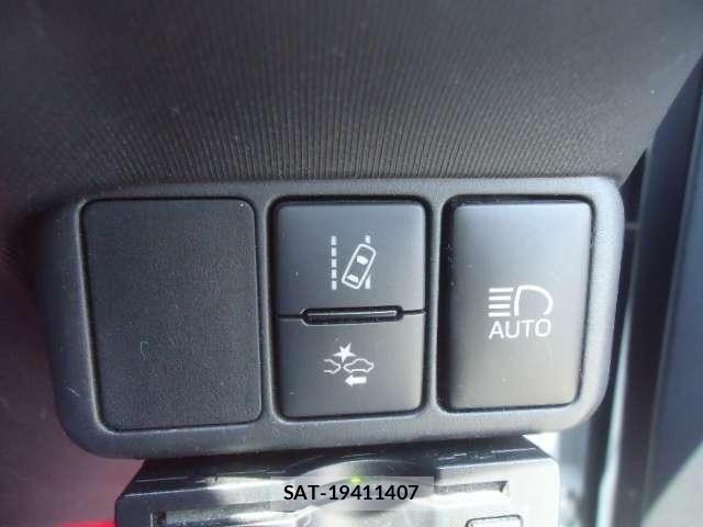 Toyota AQUA 2016-06 8343477-7
