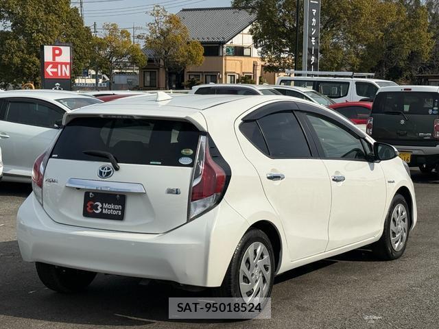 Toyota AQUA 2017-01 8343536-10