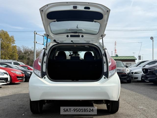 Toyota AQUA 2017-01 8343536-13