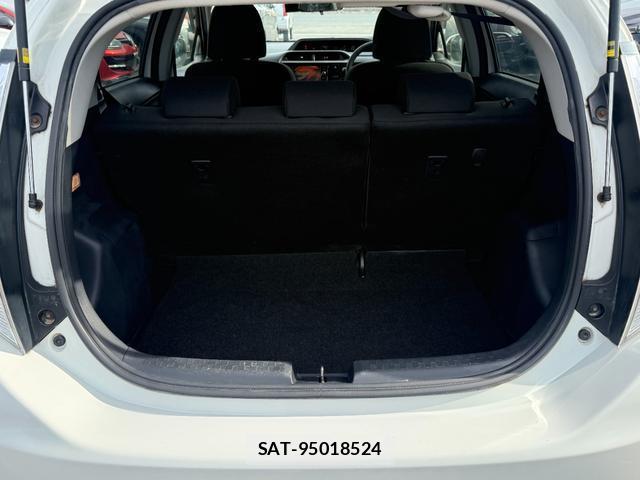 Toyota AQUA 2017-01 8343536-14