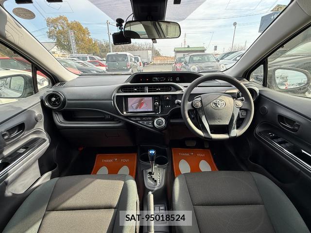 Toyota AQUA 2017-01 8343536-2