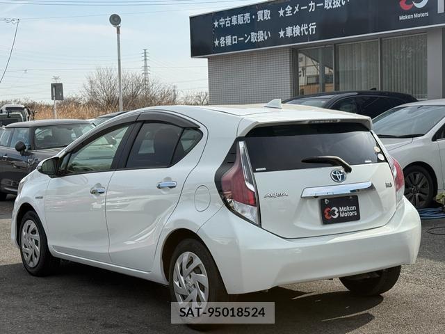 Toyota AQUA 2017-01 8343536-8