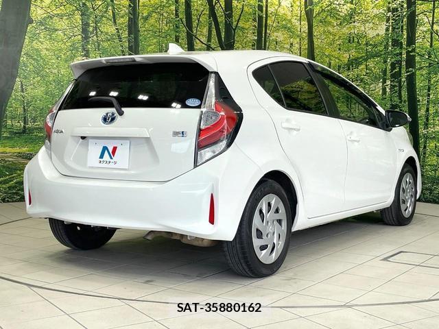 Toyota AQUA 2017-06 8343877-16