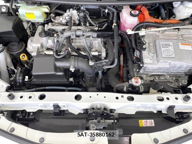 Toyota AQUA 2017-06 8343877-17