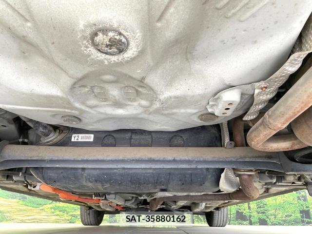 Toyota AQUA 2017-06 8343877-18