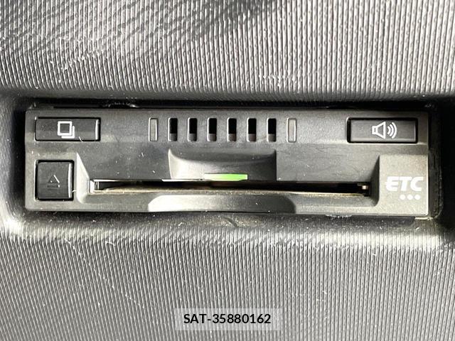 Toyota AQUA 2017-06 8343877-6