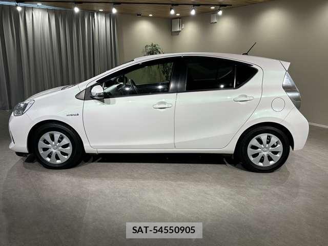 Toyota AQUA 2013-07 8344099-10