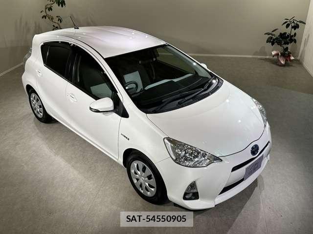 Toyota AQUA 2013-07 8344099-11
