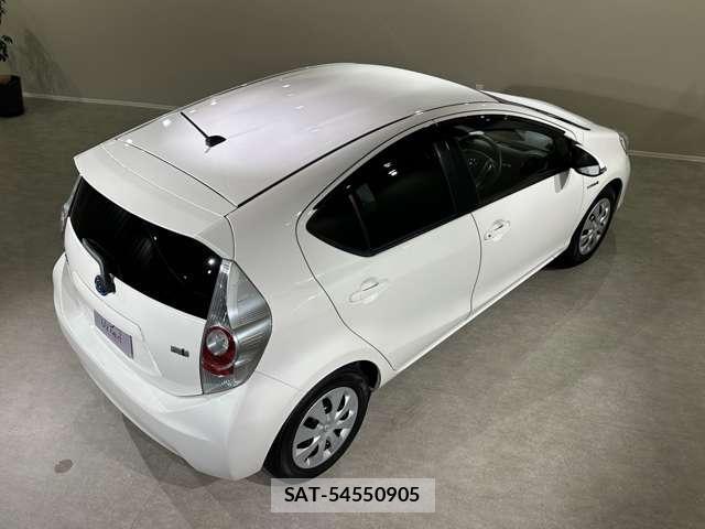 Toyota AQUA 2013-07 8344099-13