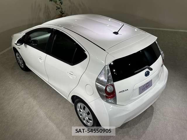 Toyota AQUA 2013-07 8344099-14