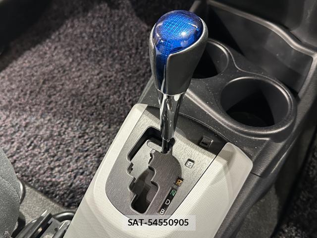 Toyota AQUA 2013-07 8344099-15
