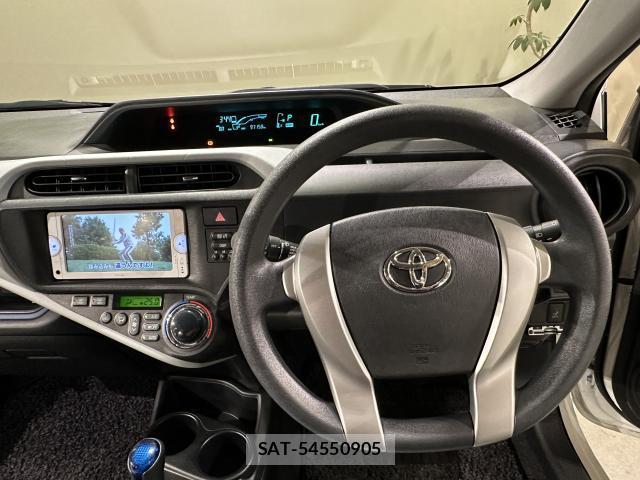 Toyota AQUA 2013-07 8344099-17