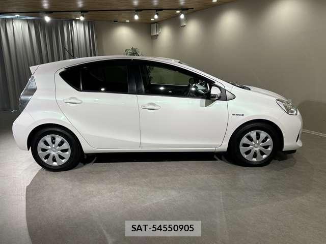 Toyota AQUA 2013-07 8344099-3
