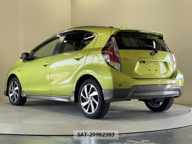 Toyota AQUA 2015-03 8344121-10