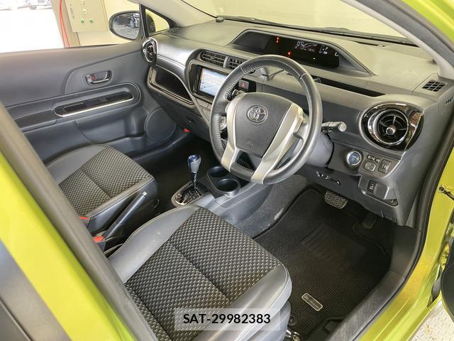 Toyota AQUA 2015-03 8344121-11