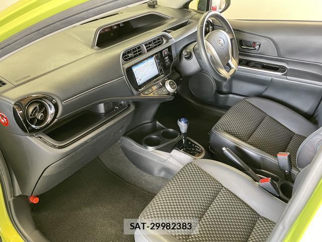 Toyota AQUA 2015-03 8344121-12