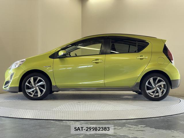 Toyota AQUA 2015-03 8344121-16