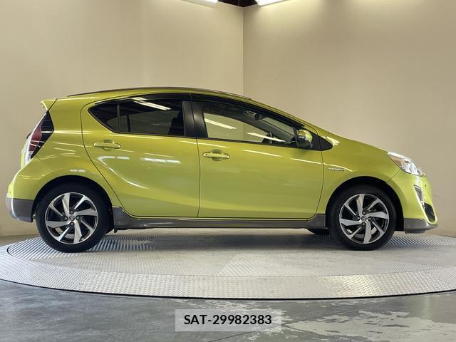 Toyota AQUA 2015-03 8344121-18