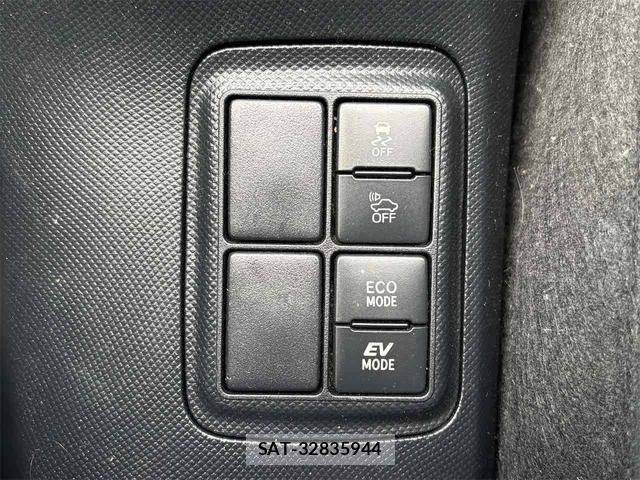 Toyota AQUA 2017-06 8344210-10