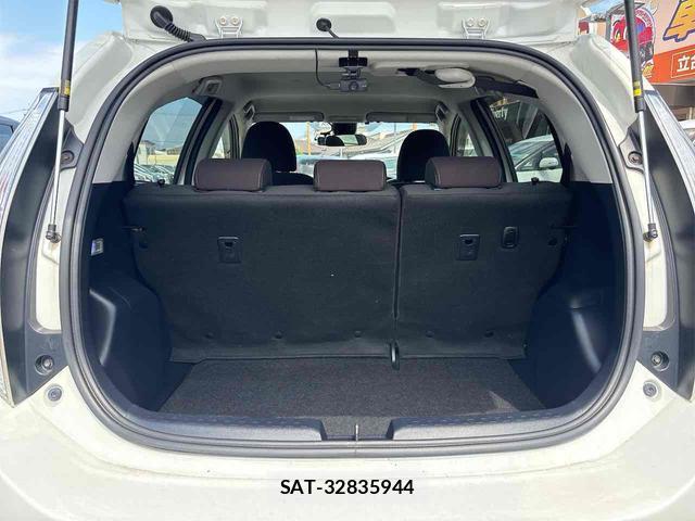 Toyota AQUA 2017-06 8344210-18