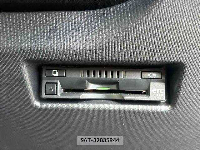 Toyota AQUA 2017-06 8344210-8