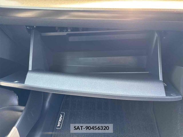 Toyota AQUA 2021-07 8344211-12