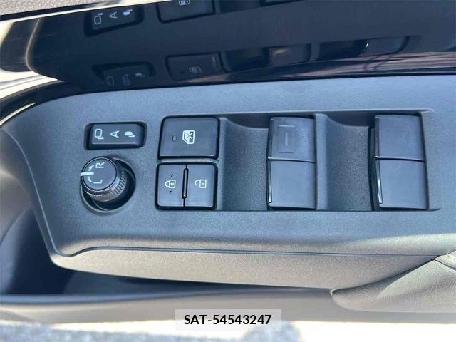 Toyota AQUA 2023-06 8344214-11