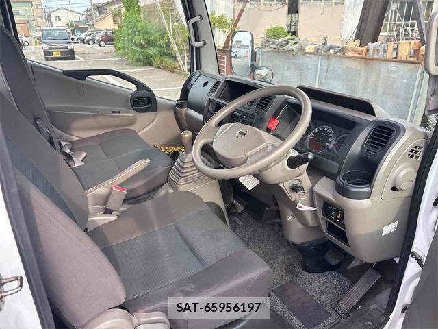 Nissan ATLAS 2017-04 8342322-16