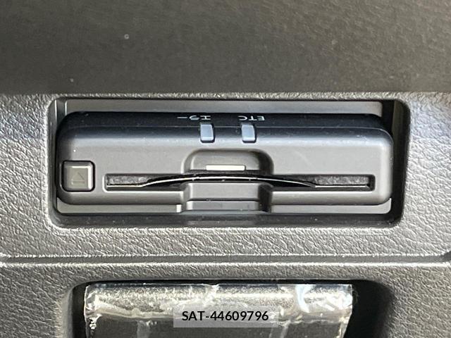 Nissan AURA 2021-11 8344010-6